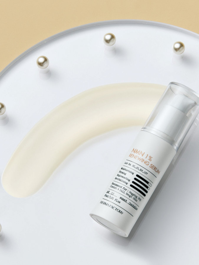 Восстанавливающая сыворотка для лица с ресвератролом Derma Factory NMN 1% Renewing Serum