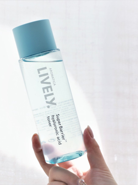 Увлажняющий тонер с гиалуроновой кислотой Aromatica Lively