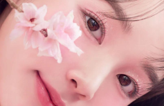 Палетка теней для век Dasique Sakura Shadow Palette #Romantic Blossom