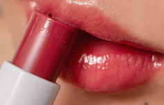 Питательный бальзам с эффектом объёмных губ в лиловом оттенке ShaiShaiShai Sun Kissed Plumping Lip Balm 03 Mauve Beach