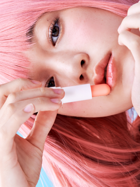 Увлажняющий оттеночный бальзам для губ в светлом коралловом оттенке TOCOBO Glow Ritual Lip Balm 001 Coral Water