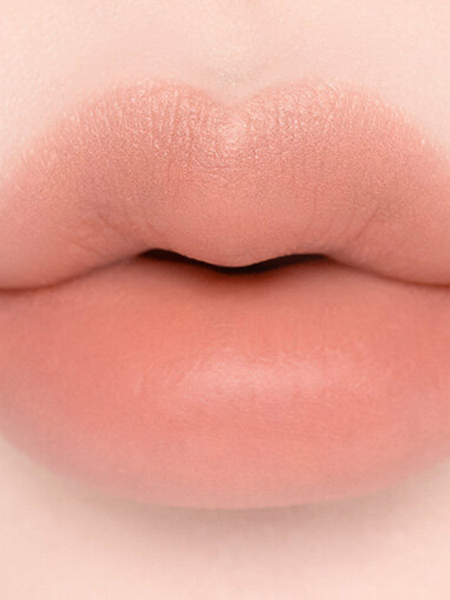 Мягкий карандаш для губ Dasique Mood Blur Lip Pencil #01 Sand Beige