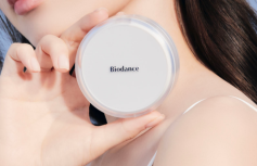 Тональный кушон с нейтральным финишем Biodance Radiant Pure Essence Cushion 21N SPF30+ PA++