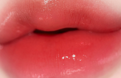Легкий увлажняющий блеск-тинт для губ ALTERNATIVE STEREO Lip Potion Aqua Glow No.4 Apple Drop