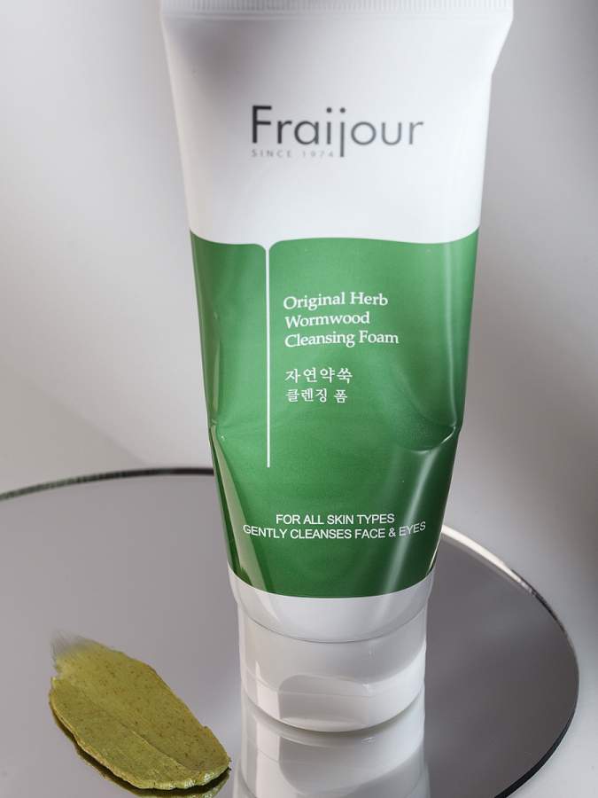 Пенка для умывания на травах с кремовой текстурой Fraijour Original Herb Wormwood Cleansing Foam