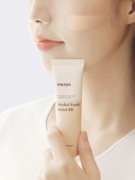 Увлажняющий ВВ крем для лица с растительными экстрактами Ma:nyo Factory Herbal Fresh Moist BB Cream