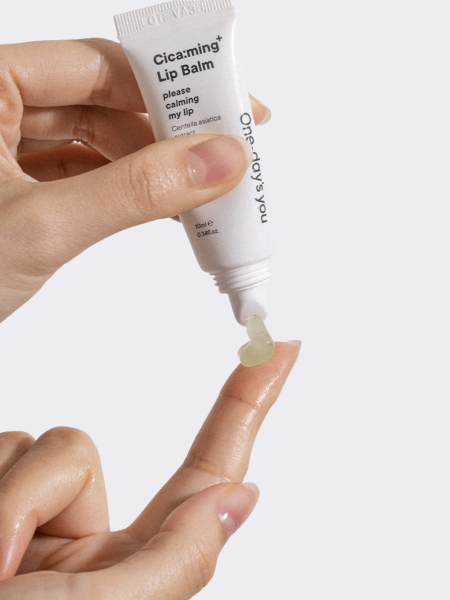 Успокаивающий бальзам для губ с экстрактом центеллы азиатской One-Day's You Cica:ming Lip Balm