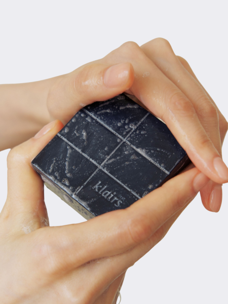 Мыло для сужения пор с древесным углём Dear, Klairs Gentle Black Sugar Charcoal Soap Мыло для сужения пор с древесным углём Dear, Klairs Gentle Black Sugar Charcoal Soap