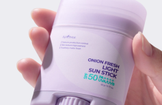 Солнцезащитный стик с экстрактом красного лука IsNtree Onion Newpair Fresh Light Sun Stick SPF50+ PA++++