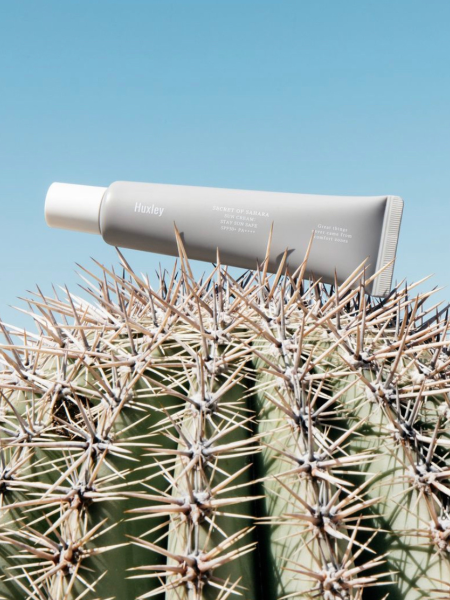 Солнцезащитный крем с растительными экстрактами Huxley Secret of Sahara Sun Cream Stay Sun Safe SPF50+ PA++++ Солнцезащитный крем с растительными экстрактами Huxley Secret of Sahara Sun Cream Stay Sun Safe SPF50+ PA++++