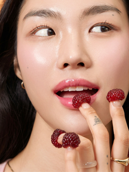 Питательный бальзам с эффектом объёмных губ в ягодном оттенке ShaiShaiShai Sun Kissed Plumping Lip Balm 05 Berry Fizz