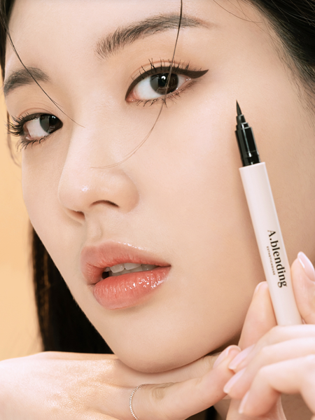 Подводка для век в черном оттенке ESTHETIC HOUSE DECORATIVE A.blending Perfect Tattoo Eyeliner Carbon Black