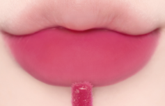 Влажный матовый тинт в тёмно-ягодном оттенке Dasique Water Blur Tint #09 Very Berry