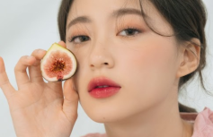 Сочный глянцевый тинт для губ с фруктовым оттенком инжира rom&nd Juicy Lasting Tint 06 FigFig
