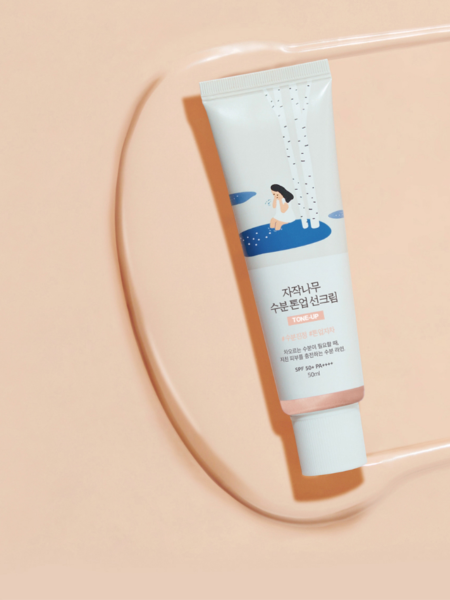 Осветляющий солнцезащитный крем с берёзовым соком Round Lab Birch Juice Tone-Up Sun Cream SPF50+ PA++++