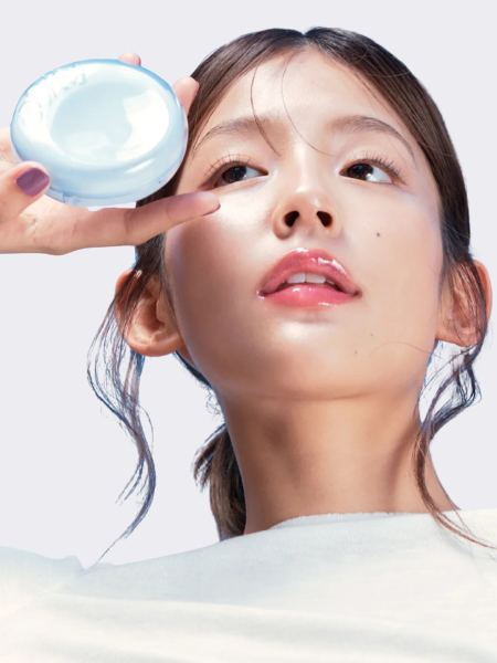 Тональный кушон с сияющим финишем fwee Cushion Glass Natural 03 Natural Glass Тональный кушон с сияющим финишем fwee Cushion Glass Natural 03 Natural Glass