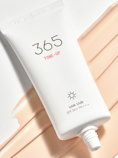 Осветляющий солнцезащитный крем с экстрактом персика Round Lab Tone-Up Sun Cream SPF50+ PA+++ Осветляющий солнцезащитный крем с экстрактом персика Round Lab Tone-Up Sun Cream SPF50+ PA+++