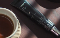 Разглаживающий питательный крем для век с экстрактом ферментированного черного чая Pyunkang Yul  Black Tea Time Reverse Eye Cream