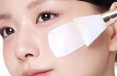 Выравнивающая маска-плёнка с коллагеном и молочными протеинами Medicube Collagen Milk Toning Wrapping Mask
