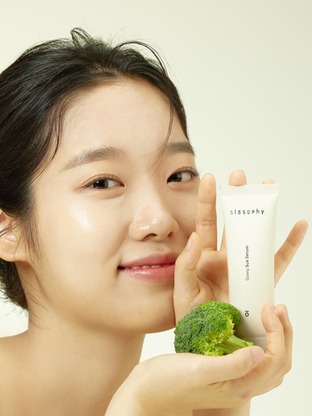 Солнцезащитный флюид для лица с антиоксидантами Slosophy Slowly Sun Serum SPF50+PA++++ Солнцезащитный флюид для лица с антиоксидантами Slosophy Slowly Sun Serum SPF50+PA++++