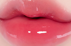Лёгкий глянцевый блеск для губ fwee 3D Voluming Gloss A04 Aengdu 30%