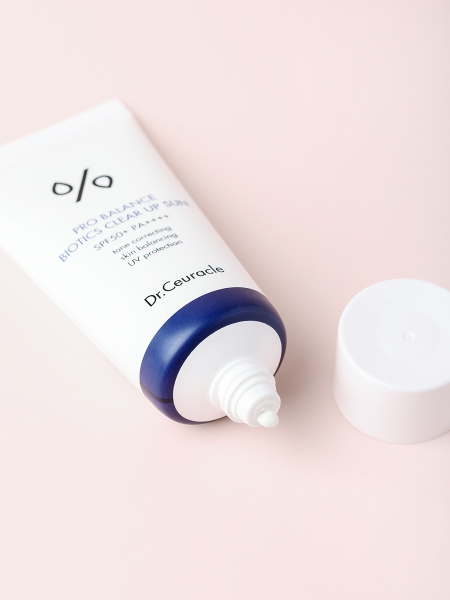 Солнцезащитный осветляющий крем с пробиотиками Dr.Ceuracle Pro Balance Biotics Clear Up Sun SPF 50+ PA++++ Солнцезащитный осветляющий крем с пробиотиками Dr.Ceuracle Pro Balance Biotics Clear Up Sun SPF 50+ PA++++