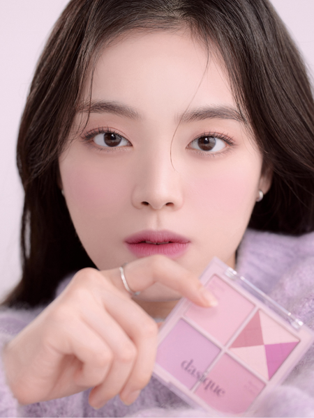 Палетка спрессованных румян в лиловых оттенках Dasique Blending Mood Cheek #05 Violet Knit