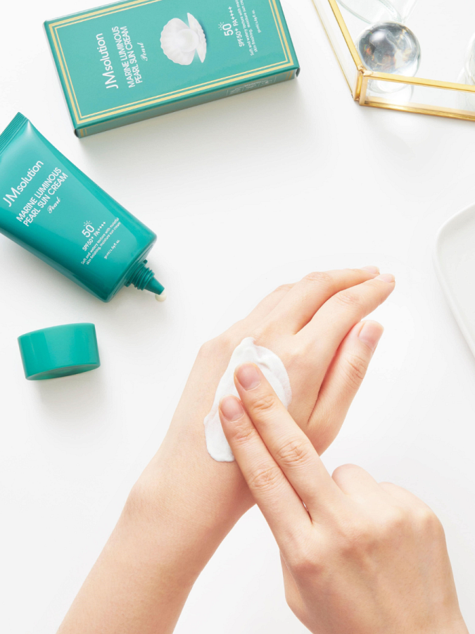 Увлажняющий солнцезащитный крем JMsolution Marine Luminous Pearl Sun Cream SPF50+ PA++++