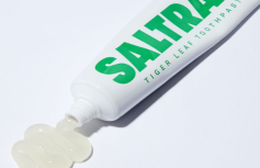 Успокаивающая зубная паста с серой солью и экстрактом центеллы SALTRAIN Tiger Leaf Toothpaste