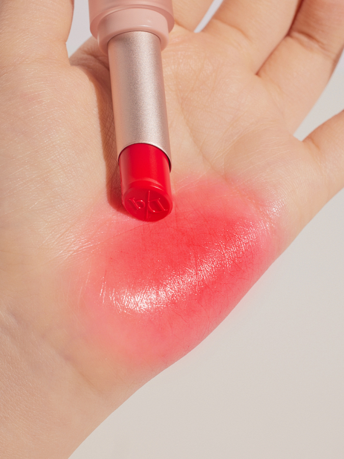 Глянцевая помада в вишневом оттенке Dasique Mood Glow Lipstick #08 Cherry Drop