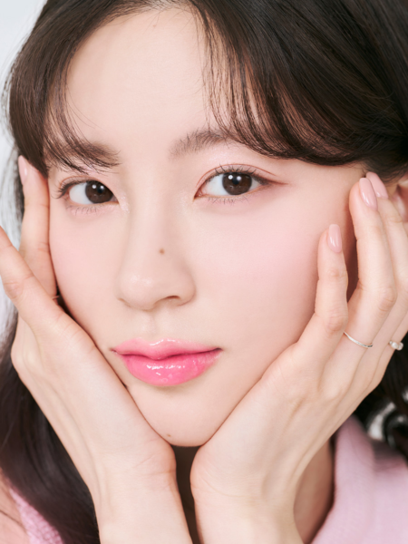 Оттеночный бальзам для губ в оттенке лепестков пиона rom&nd Glasting Melting Balm 09 Peonies