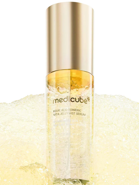 Осветляющий спрей-сыворотка для лица с витамином С Medicube Kojic Acid Turmeric Vitamin Gold Jelly Mist Serum