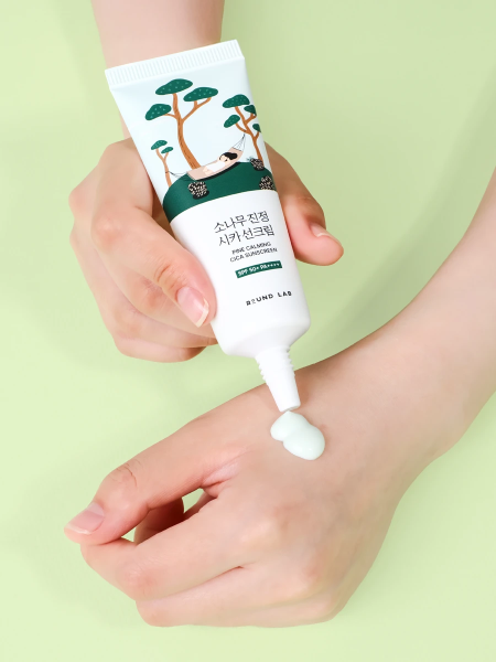 Успокаивающий солнцезащитный крем с экстрактом сосны и центеллы Round Lab Pine Calming Cica Sunscreen SPF50+ PA++++