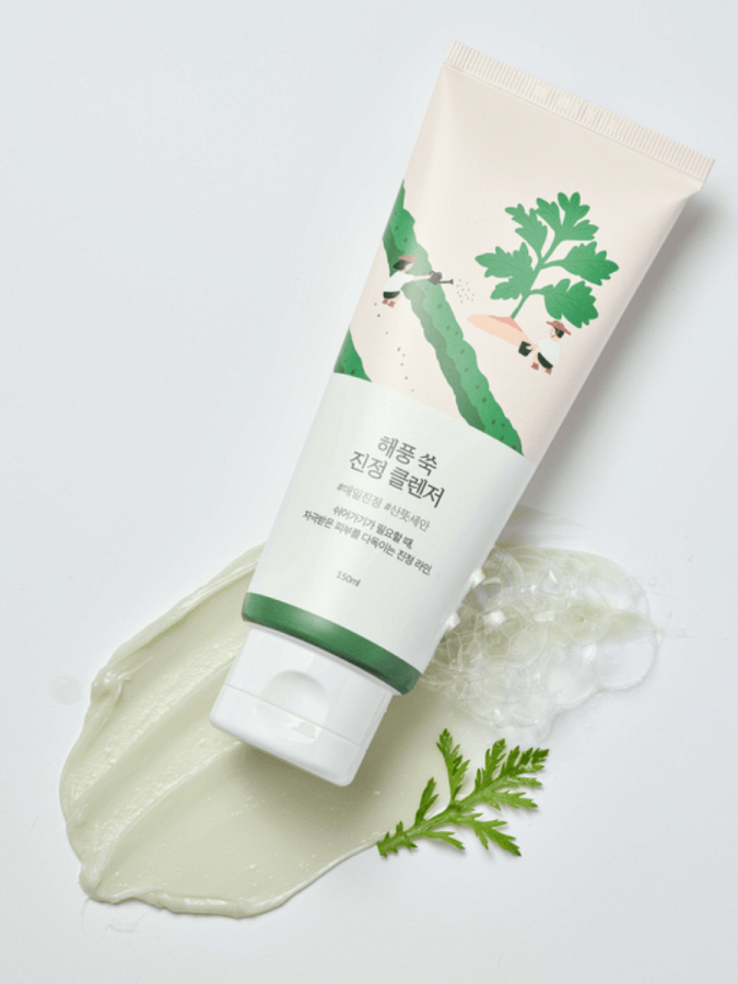 Успокаивающая пенка для умывания с экстрактом полыни Round Lab Mugwort Calming Cleanser