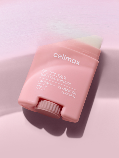 Матирующий солнцезащитный стик с растительными экстрактами Celimax Oil Control Mattifying Sun Stick SPF50+ PA++++