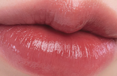Лёгкий глянцевый пигмент в оттенке розовых лепестков rom&nd DEWY·FUL Water Tint 03 If Rose
