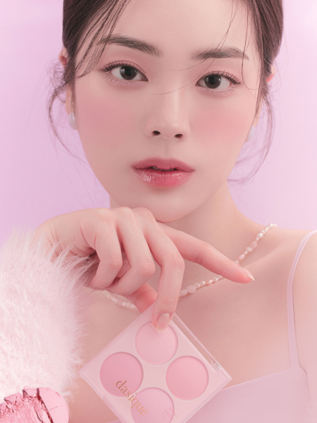 Палетка спрессованных румян в холодных ягодных оттенках Dasique Blending Mood Cheek #08 Blueberry Sorbet