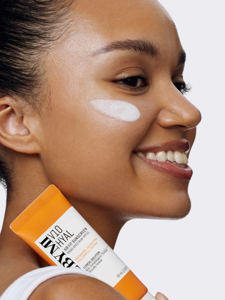 Солнцезащитный крем с витаминным комплексом Some By Mi V10 Hyal Air Fit Sunscreen SPF 50+ PA++++ Солнцезащитный крем с витаминным комплексом Some By Mi V10 Hyal Air Fit Sunscreen SPF 50+ PA++++