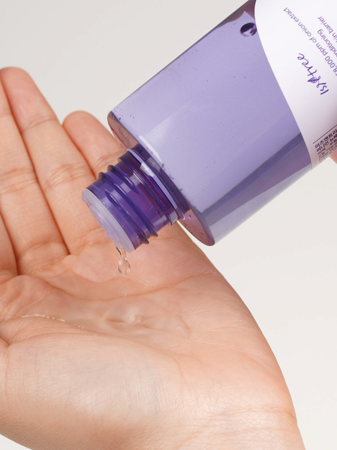 Противовоспалительный тонер с экстрактом красного лука IsNtree Onion Newpair Essence Toner