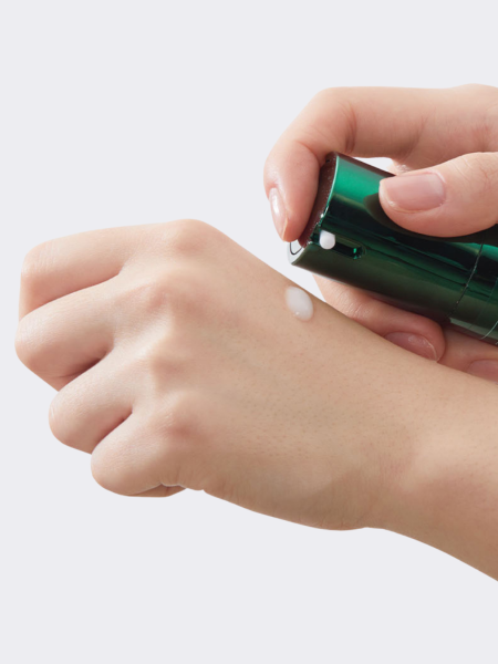 Усиленная успокаивающая сыворотка-бустер со спикулами и экстрактом центеллы VT PRO Cica Reedle Shot 300 Усиленная успокаивающая сыворотка-бустер со спикулами и экстрактом центеллы VT PRO Cica Reedle Shot 300