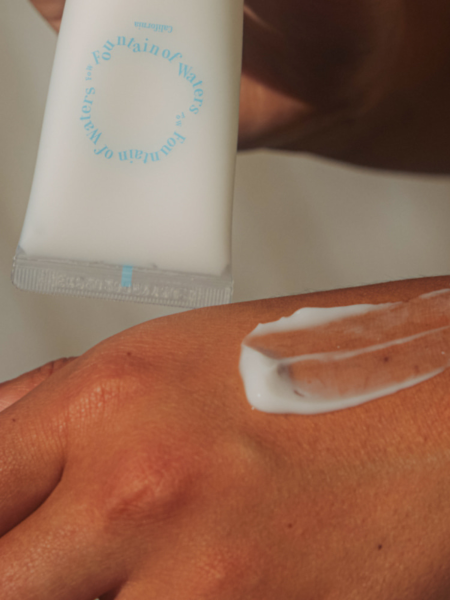 Парфюмированный крем-сыворотка для рук с антиоксидантами Fountain of Waters Tomato Garden Hand Serum Cream Парфюмированный крем-сыворотка для рук с антиоксидантами Fountain of Waters Tomato Garden Hand Serum Cream