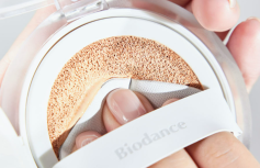 Тональный кушон с нейтральным финишем Biodance Radiant Pure Essence Cushion 21N SPF30+ PA++