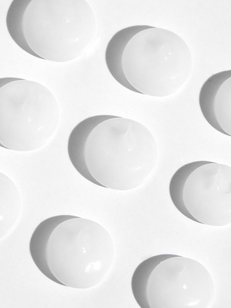 Точечный крем против воспалений с экстрактом чеснока и спикулами VT Garlic AC Reedle Shot Spot Cream