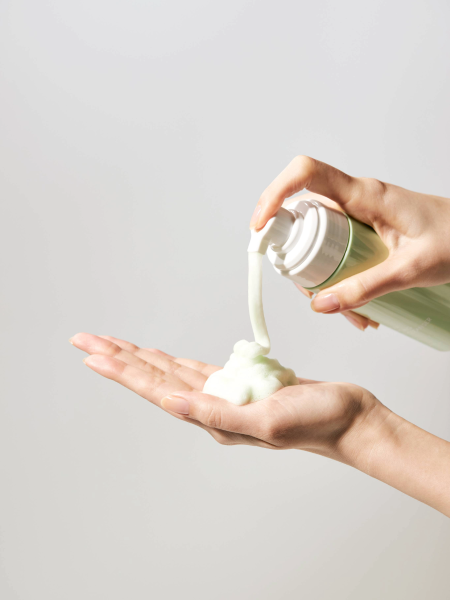 Балансирующая пенка для умывания с экстрактом юдзу и цинком VVBETTER Jeju Yuja Balancing Bubble Cleanser