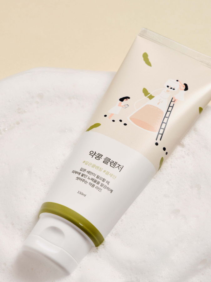 Смягчающая пенка-скраб для умывания с экстрактом соевых бобов Round Lab Soybean Cleanser
