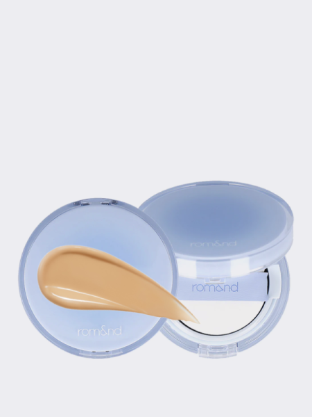 Тональный кушон с влажным финишем в тёплом песочном оттенке rom&nd Bare Water Cushion 05 Sand 25 SPF38 PA++++ Тональный кушон с влажным финишем в тёплом песочном оттенке rom&nd Bare Water Cushion 05 Sand 25 SPF38 PA++++