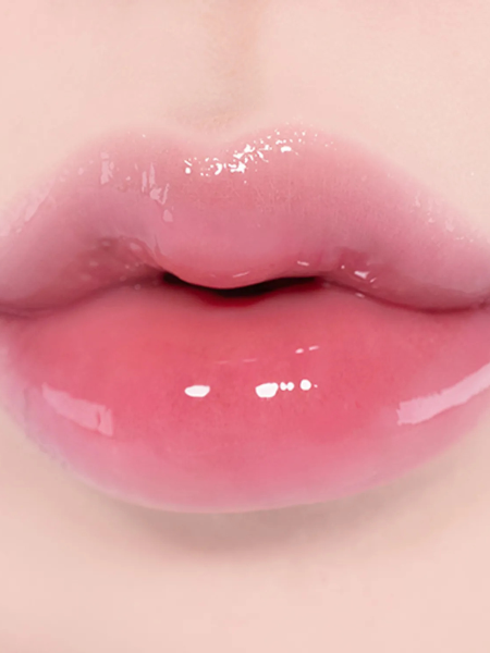 Лёгкий глянцевый блеск для губ fwee 3D Voluming Gloss A03 Candy 30%