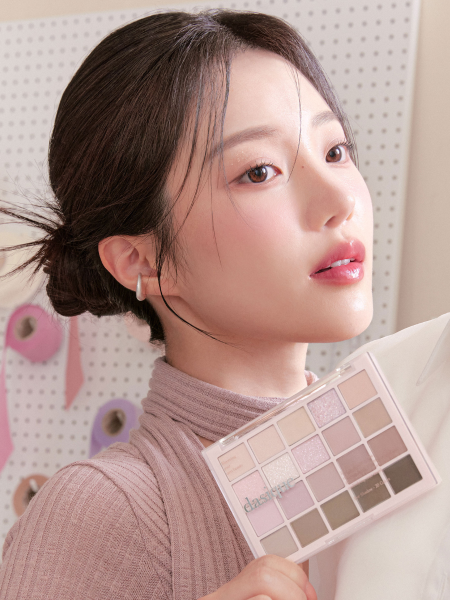 Большая палетка теней для век Dasique Mood Shadow Palette #02 Cool Basic