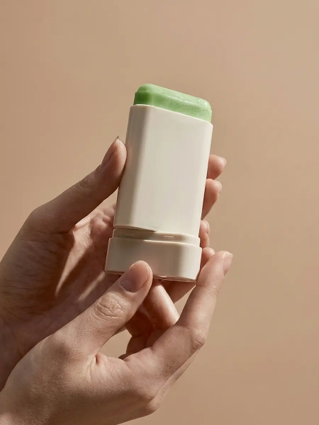 Освежающий солнцезащитный стик с алоэ и ПДРН Blithe Ice Sunscreen Stick SPF50+ PA++++