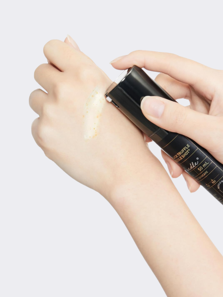 Разглаживающая сыворотка-бустер со спикулами и экстрактом трюфеля VT Black Truffle Reedle Shot 100